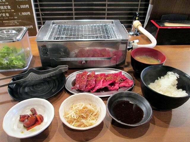 焼肉大臣 和牛ホルモン一頭買い 肉刺し うしはち」が 2024年1月17日（水