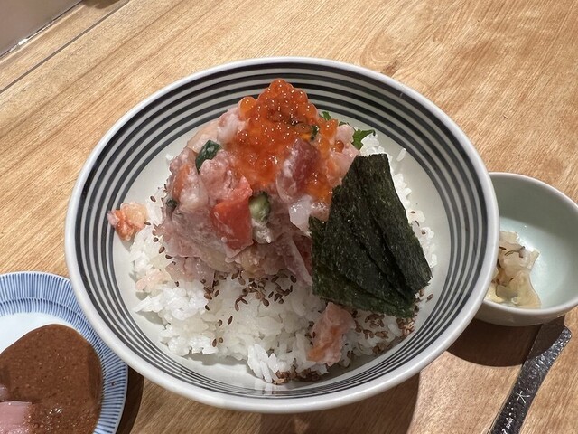 日本橋海鮮丼 つじ半 ミッドタウン店的實拍高清圖