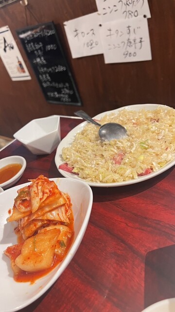 ホルモン・焼肉 キムチ的实拍高清图