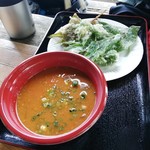 景信山頂上　景信茶屋　青木的实拍图