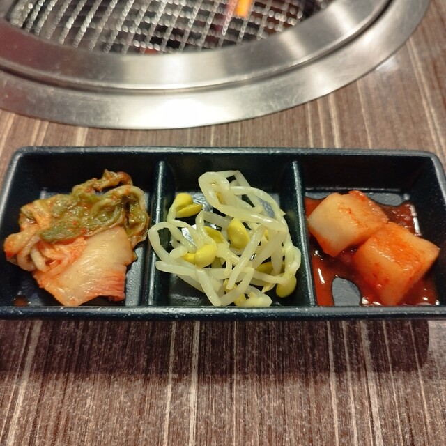 焼肉・しゃぶしゃぶ 肉の鶴々亭的实拍高清图