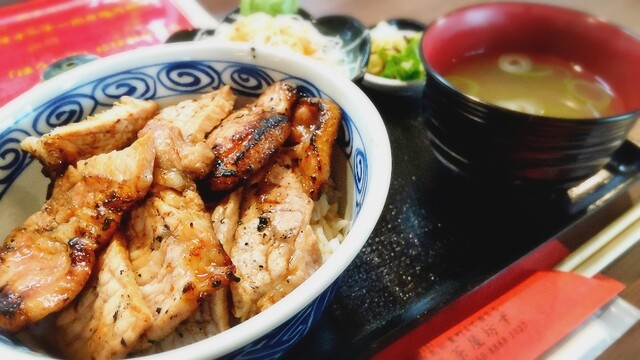 炭火焼豚丼 七凛茶屋坊ず的实拍高清图