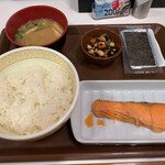 すき家 鶯谷店的實拍圖