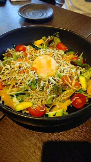 魚と旬菜と日本酒　炙りのどまん中的实拍高清图