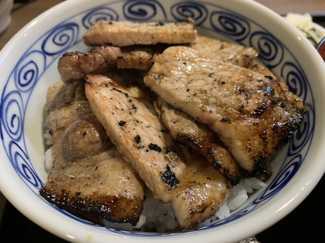 炭火焼豚丼 七凛茶屋坊ず的实拍高清图
