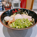 東京油組総本店 赤坂見附組的实拍图