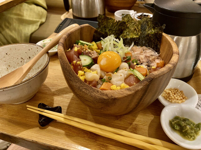 こめらく お茶漬けといろどり唐揚げ。 新宿ミロード店的实拍高清图
