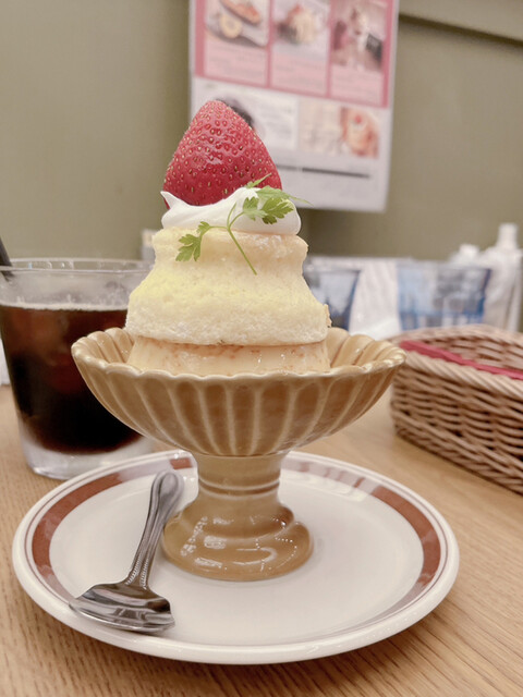 梅田 阪急三番街 リバーカフェ的实拍高清图