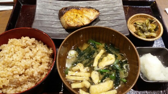 炭火焼干物定食 しんぱち食堂 天神パルコ店的實拍高清圖