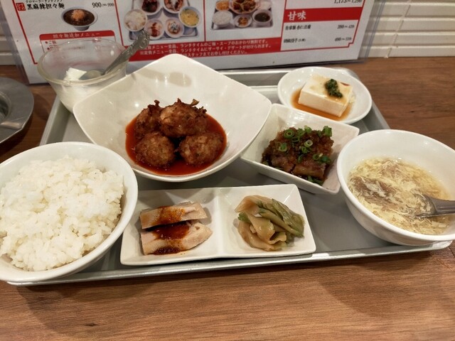 伯爵の肉団子 新宿御苑店的实拍高清图