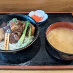 角煮丼屋くろしろ端なれ的實拍圖