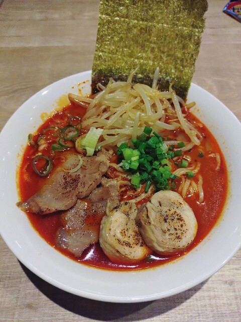 鶏部長と豚課長的实拍高清图