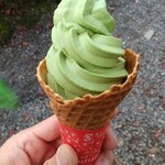 豆政　 金閣寺境内売店的實拍圖