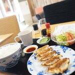 昭和親爺の餃子厨房 亀ちゃん的实拍图