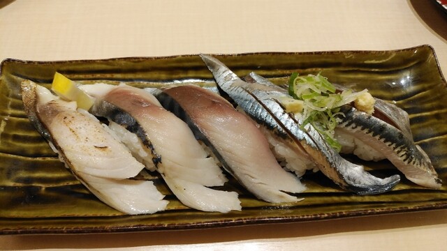 回転寿し魚まる的实拍高清图
