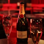 show restaurant nest 新宿店的實拍圖