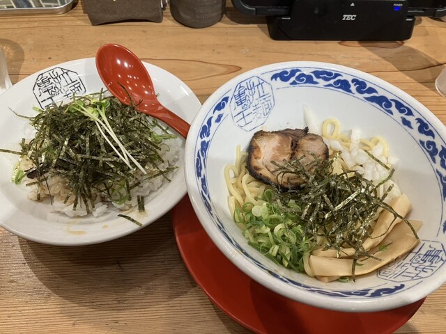 らーめん 亀王 阪急東通り店的實拍高清圖