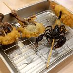 串かつじゃんじゃん 本町店的实拍图