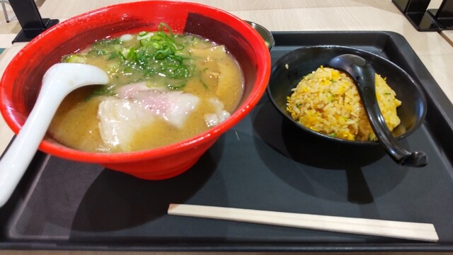 ラーメン 横綱 みのおキューズモール店的實拍高清圖