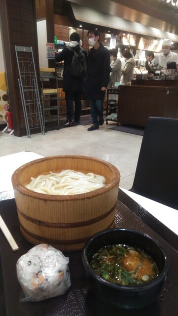 丸亀製麺 イオンモールKYOTO店的实拍高清图