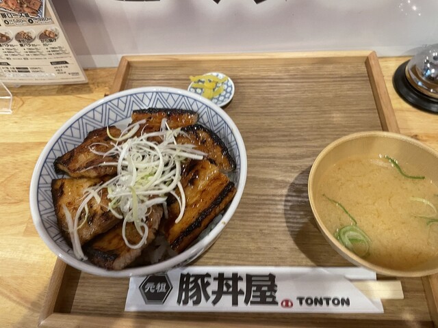 元祖豚丼屋 TONTON 船場センタービル10号館店的实拍高清图