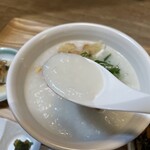 富小路粥店的实拍图