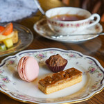 recommendations for salon de the Tea shot