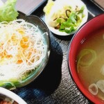 炭火焼豚丼 七凛茶屋坊ず的实拍图
