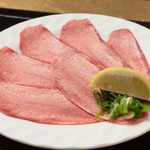 炭火焼肉ながとや的实拍图