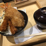 新潟カツ丼 タレカツ 神保町すずらん通り店的实拍图