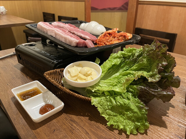 韓国料理豚ブザ 新宿店的實拍高清圖