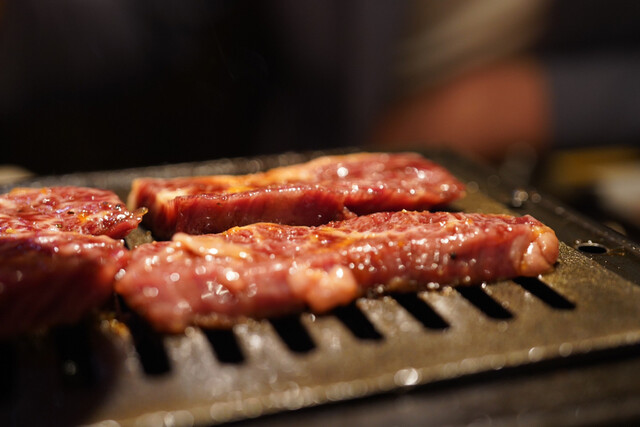 黒毛和牛焼肉 白か黒的實拍高清圖