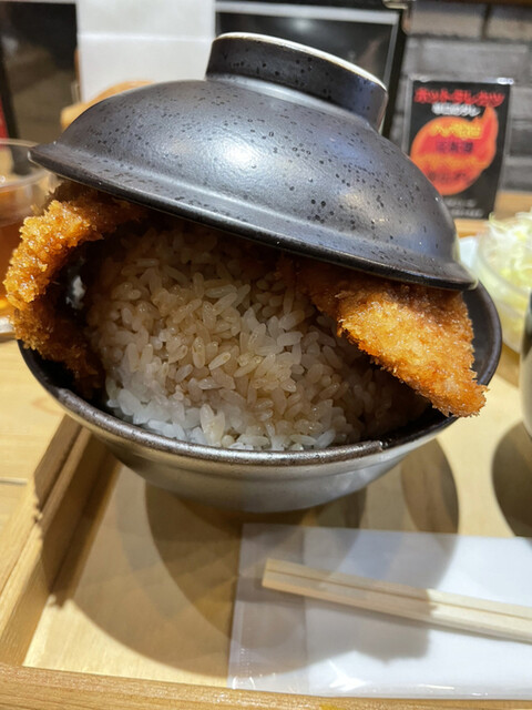 新潟カツ丼 タレカツ 神保町すずらん通り店的实拍高清图