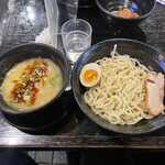 酒池肉林的实拍图