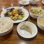 24時間 餃子酒場 目黒店的实拍图