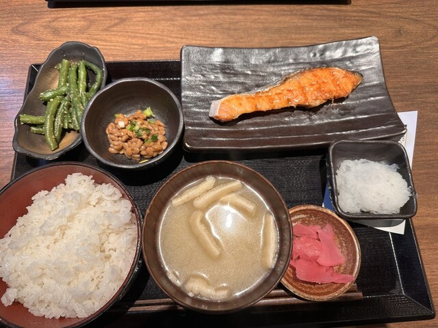炭火焼干物定食 しんぱち食堂 エミオ田無店的實拍高清圖
