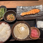 炭火焼干物定食 しんぱち食堂 エミオ田無店的實拍圖