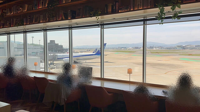 TSUTAYA BOOKSTORE CAFE LOUNGE 福岡空港店的實拍高清圖