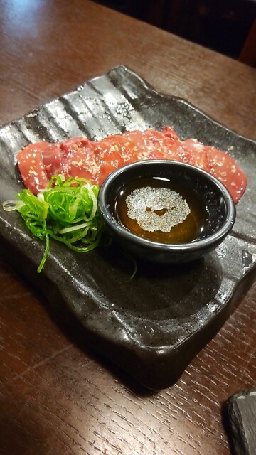 炭火肉酒場肉まる的实拍高清图