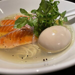 鶏そば・ラーメン Tonari的實拍圖