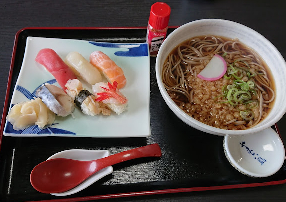 やま六鮨的实拍图