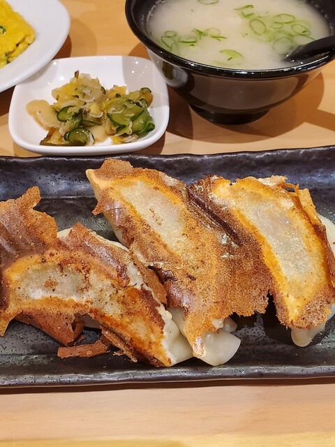 餃子酒場 ぴたり なんば店的实拍高清图