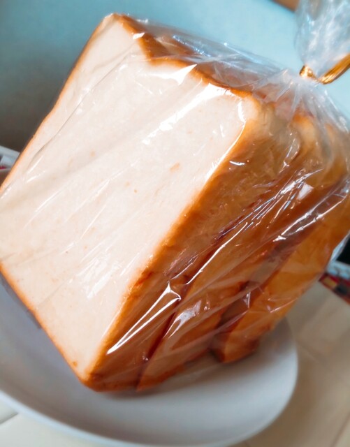 MILK IN BREAD的实拍高清图