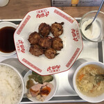 伯爵の肉団子 新宿御苑店的实拍图