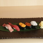 寿司菜的实拍图