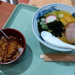 フードコート三笠的实拍图