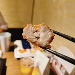豚○商店 AISHI 新宿店的实拍图