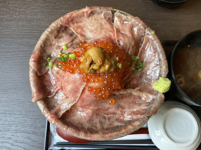 吉祥寺 肉ドレス海鮮丼 渋谷道玄坂店的實拍高清圖