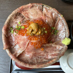 吉祥寺 肉ドレス海鮮丼 渋谷道玄坂店的實拍圖