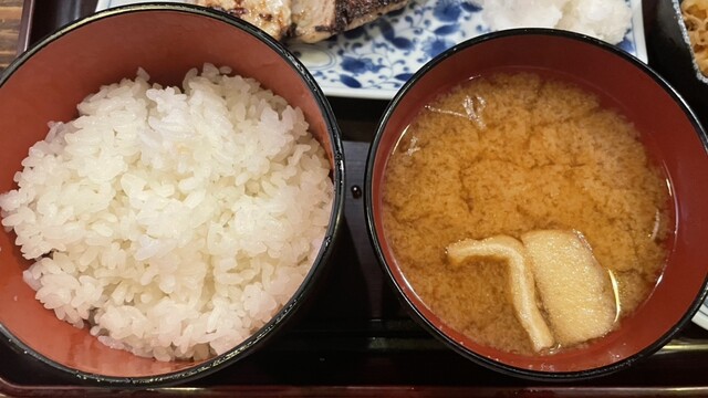 炭火焼専門食処 白銀屋 西八の分店的實拍高清圖